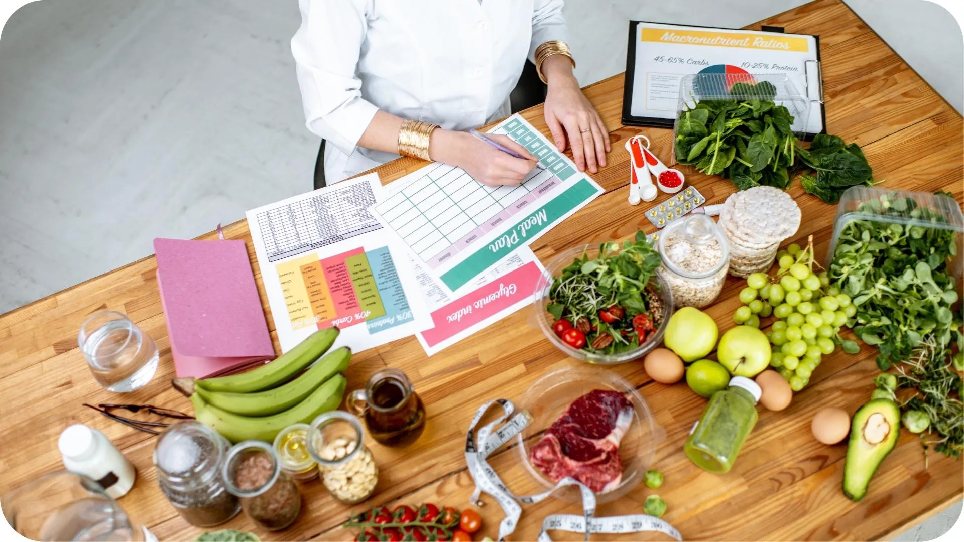 Weekly planner spread with daily meal columns